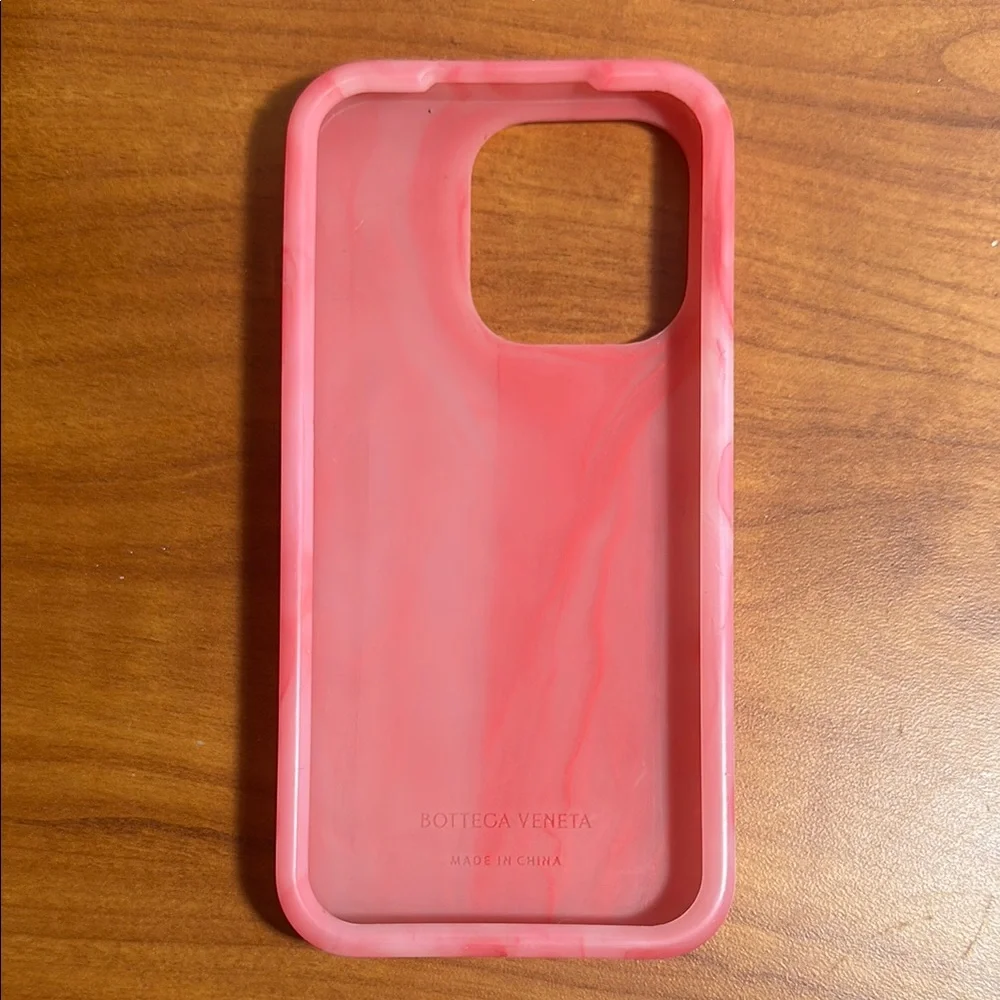 Bottega Veneta Pink Quilted iPhone 14 pro Case - Picture 2 of 4